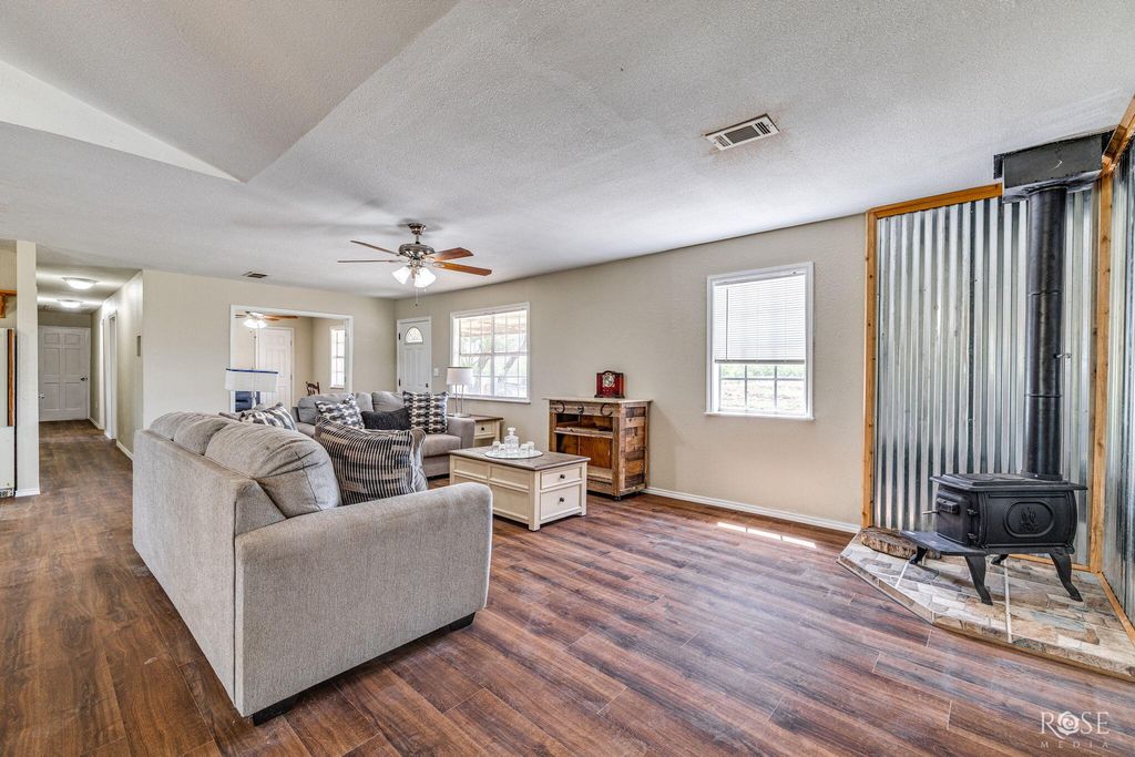 Image 8 of property listing at 6036 Navajo Road, San Angelo, TX 76901