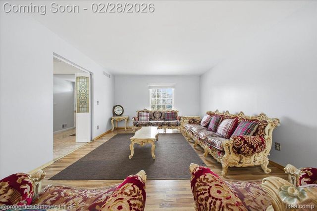 22448 Hallcroft Trail, Southfield, MI 48034