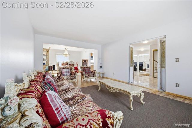 22448 Hallcroft Trail, Southfield, MI 48034