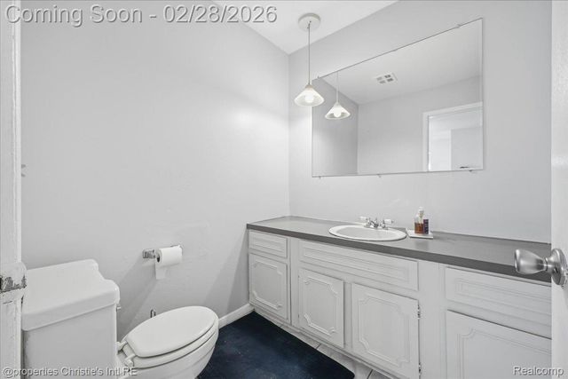 22448 Hallcroft Trail, Southfield, MI 48034