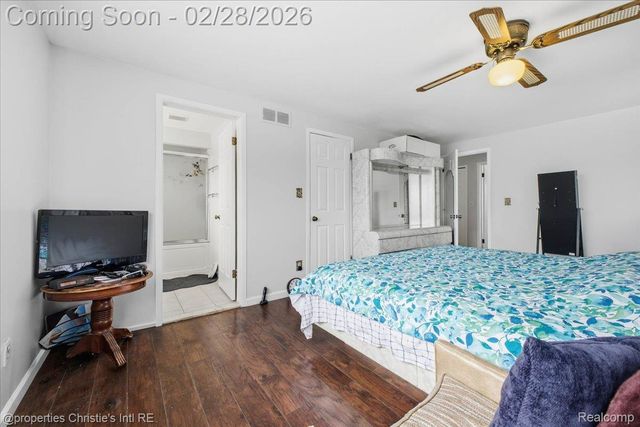 22448 Hallcroft Trail, Southfield, MI 48034