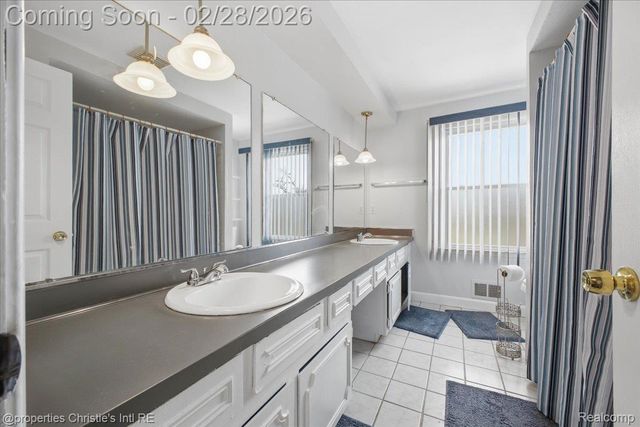 22448 Hallcroft Trail, Southfield, MI 48034