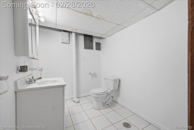 22448 Hallcroft Trail, Southfield, MI 48034