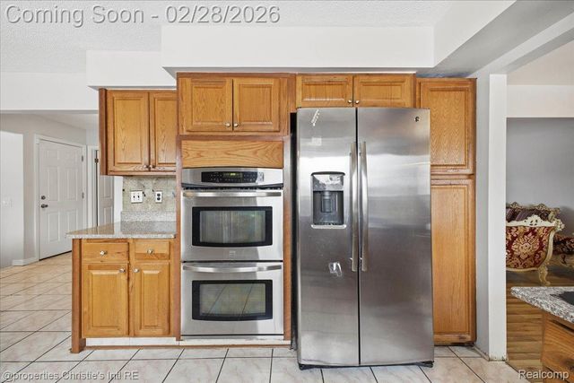 22448 Hallcroft Trail, Southfield, MI 48034