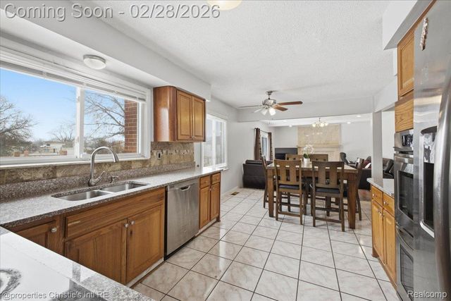 22448 Hallcroft Trail, Southfield, MI 48034