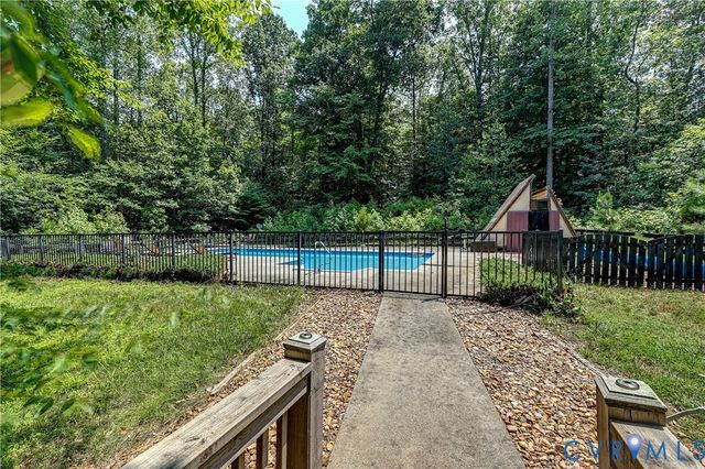 16184 Point Beverley Ct, Montpelier, VA 23192