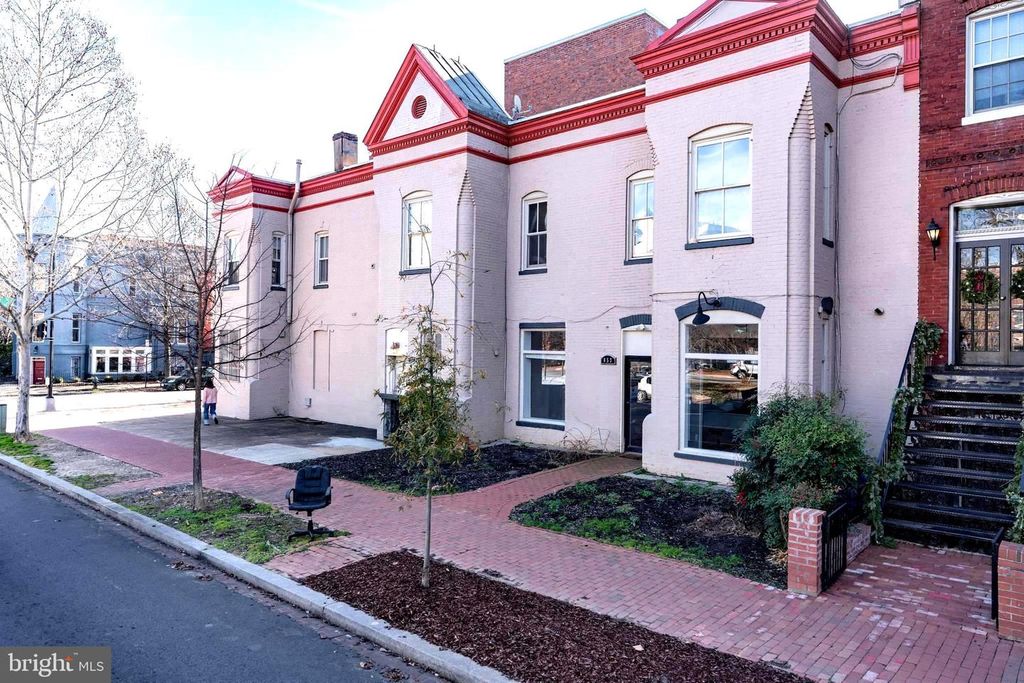 Image 2 of property listing at 653-655 CONSTITUTION AVE NE, Washington, DC 20002