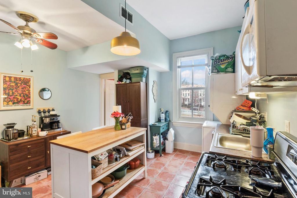 Image 20 of property listing at 653-655 CONSTITUTION AVE NE, Washington, DC 20002