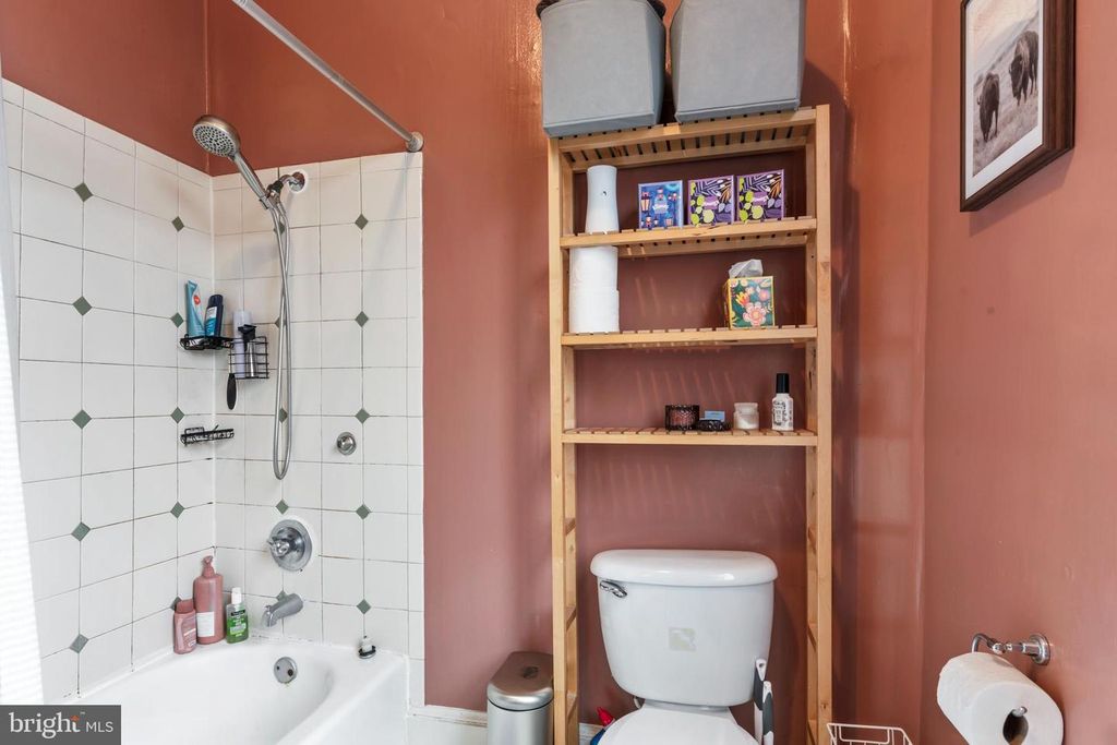 Image 24 of property listing at 653-655 CONSTITUTION AVE NE, Washington, DC 20002