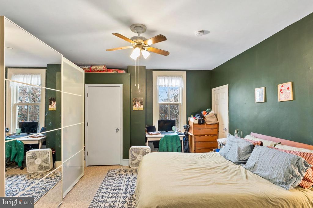 Image 25 of property listing at 653-655 CONSTITUTION AVE NE, Washington, DC 20002