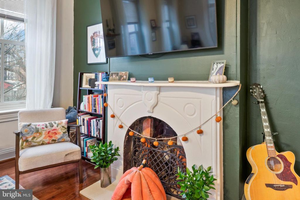 Image 31 of property listing at 653-655 CONSTITUTION AVE NE, Washington, DC 20002