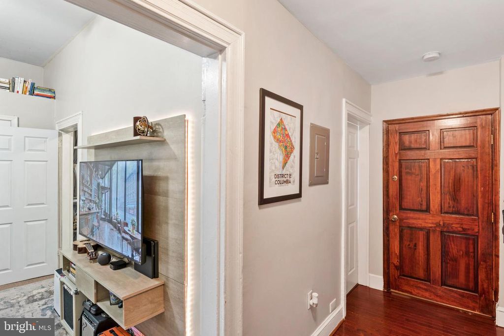 Image 34 of property listing at 653-655 CONSTITUTION AVE NE, Washington, DC 20002