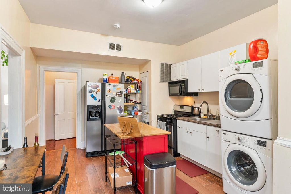 Image 44 of property listing at 653-655 CONSTITUTION AVE NE, Washington, DC 20002