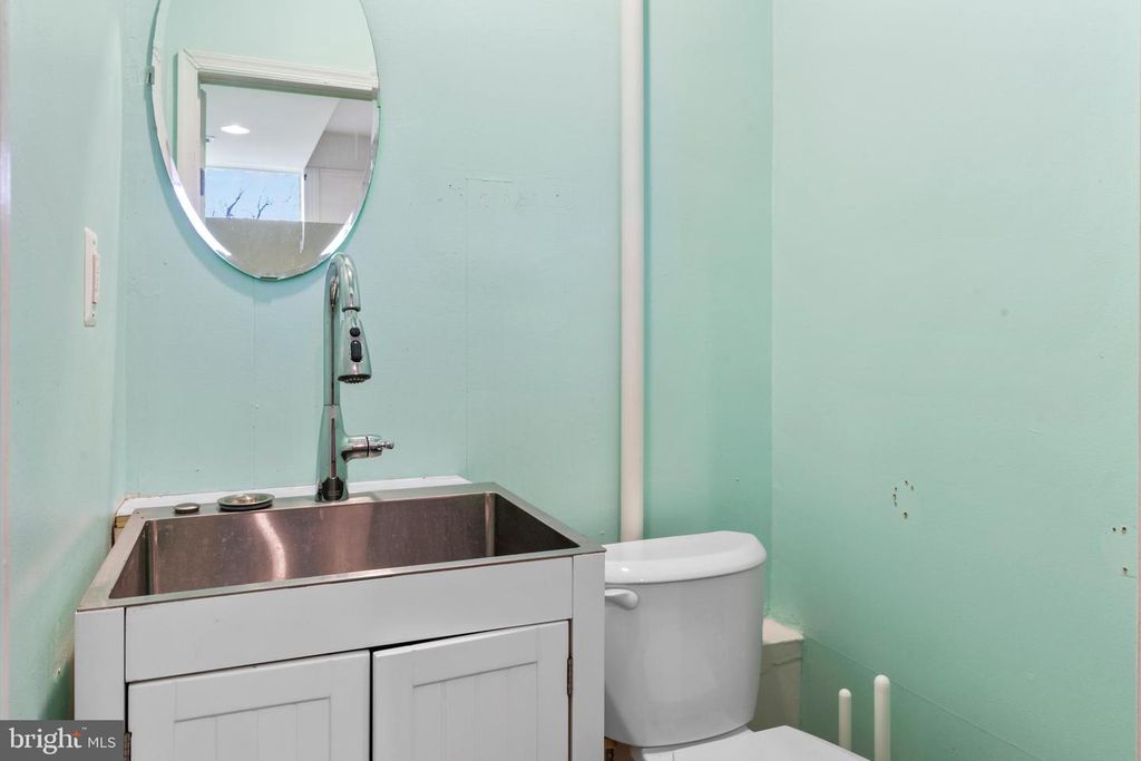 Image 58 of property listing at 653-655 CONSTITUTION AVE NE, Washington, DC 20002