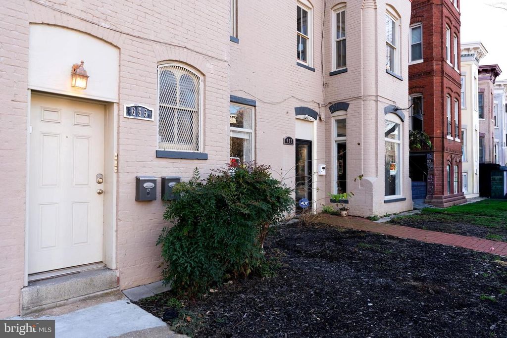 Image 6 of property listing at 653-655 CONSTITUTION AVE NE, Washington, DC 20002