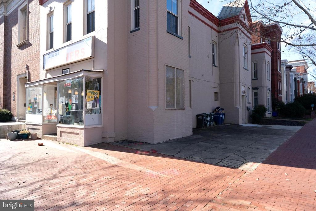 Image 66 of property listing at 653-655 CONSTITUTION AVE NE, Washington, DC 20002