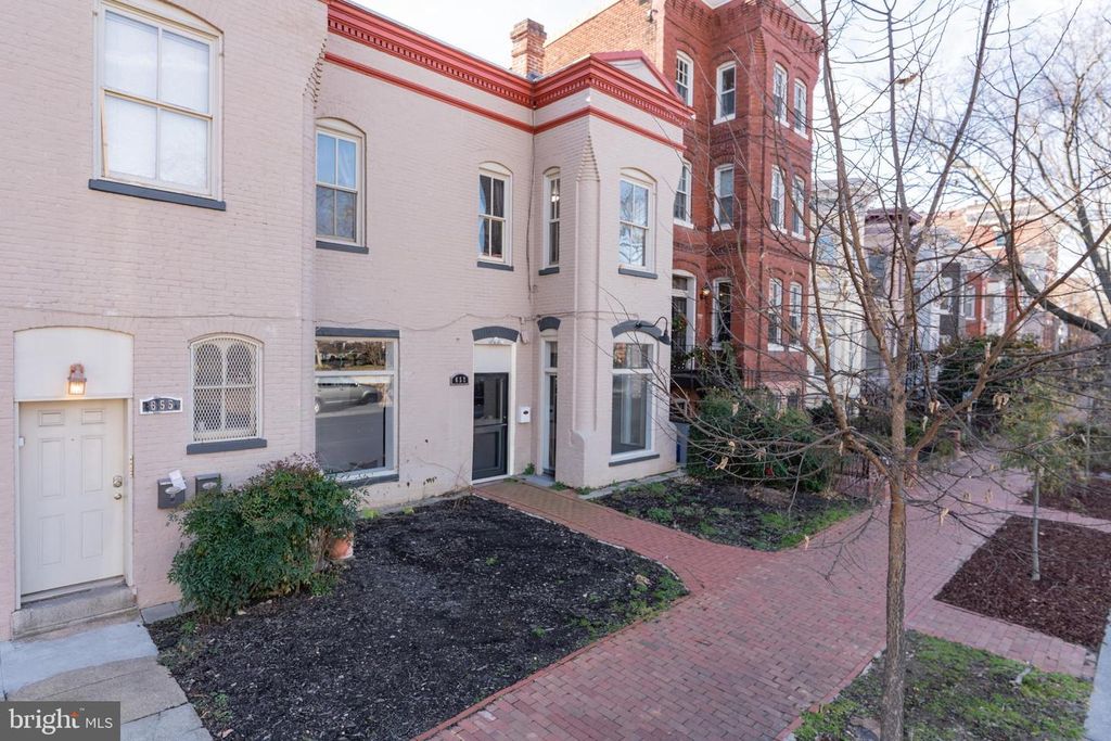 Image 67 of property listing at 653-655 CONSTITUTION AVE NE, Washington, DC 20002