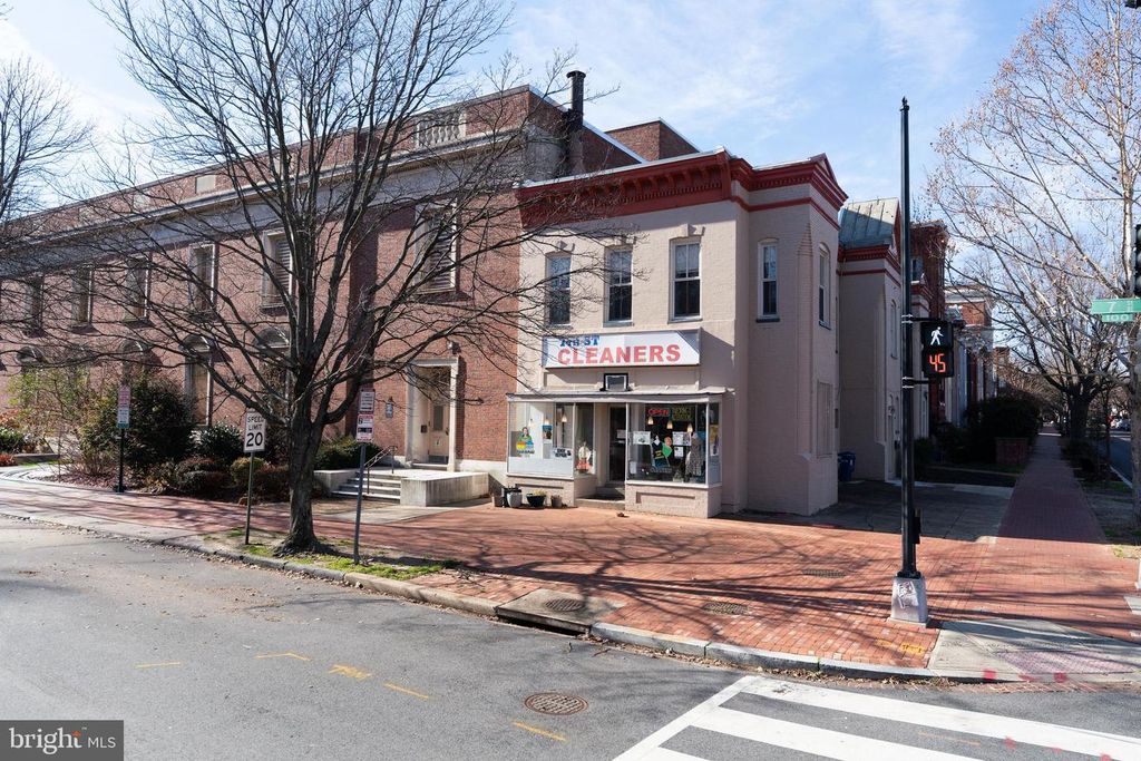 Image 68 of property listing at 653-655 CONSTITUTION AVE NE, Washington, DC 20002