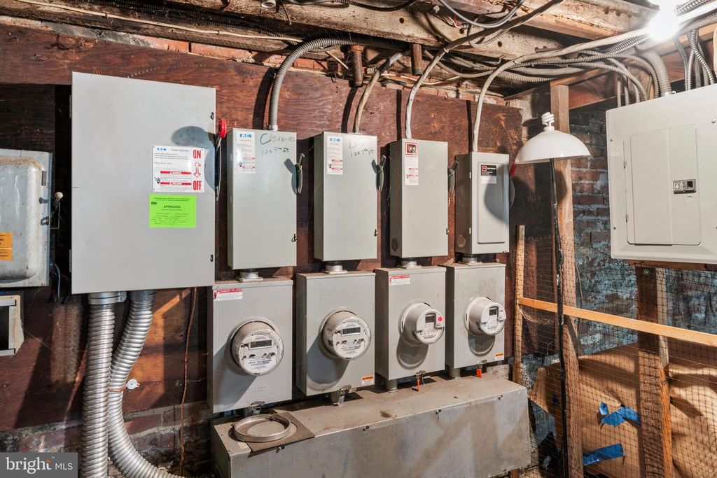 Image 71 of property listing at 653-655 CONSTITUTION AVE NE, Washington, DC 20002