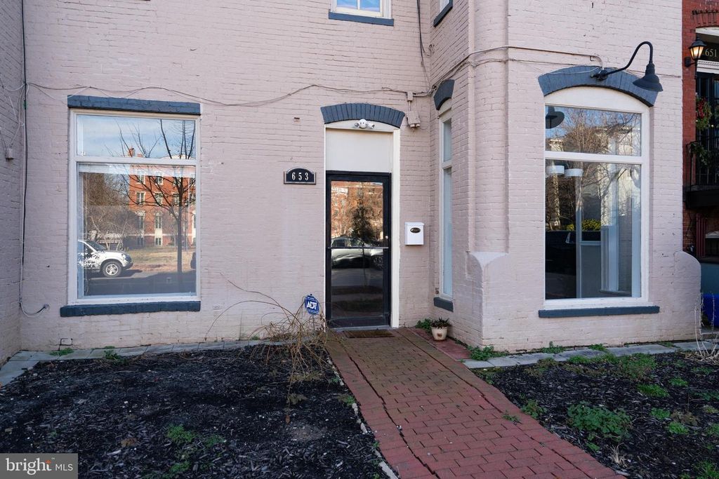 Image 8 of property listing at 653-655 CONSTITUTION AVE NE, Washington, DC 20002