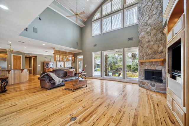 6111 Creekview Drive, Sugar Land, TX 77479