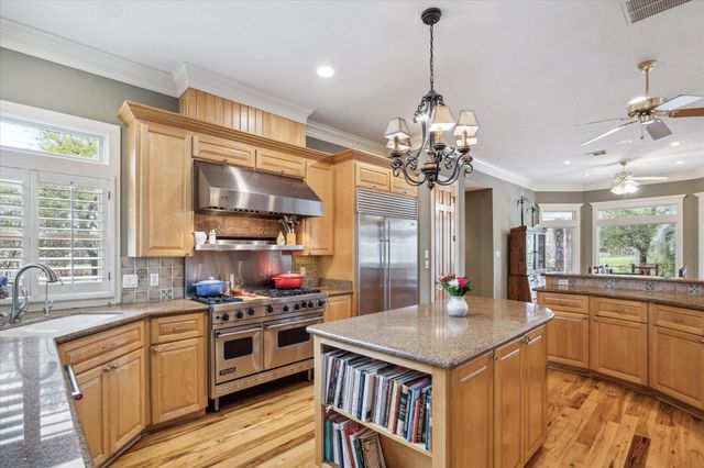 6111 Creekview Drive, Sugar Land, TX 77479