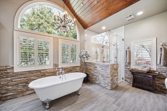 6111 Creekview Drive, Sugar Land, TX 77479