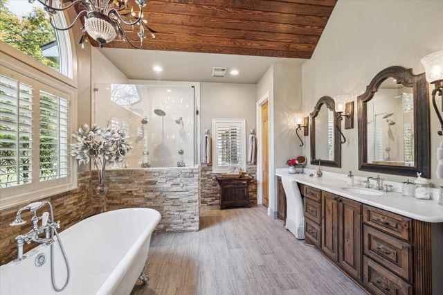 6111 Creekview Drive, Sugar Land, TX 77479