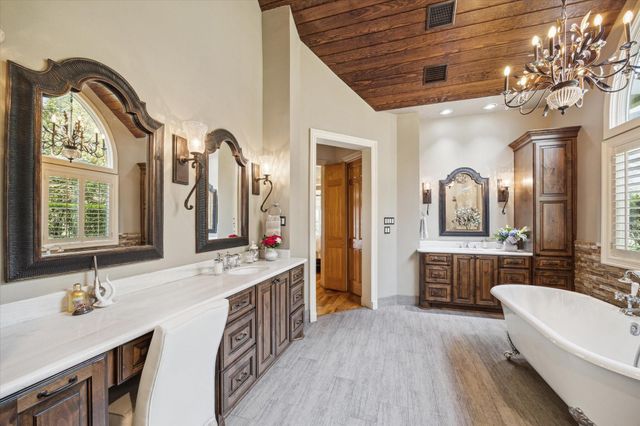 6111 Creekview Drive, Sugar Land, TX 77479