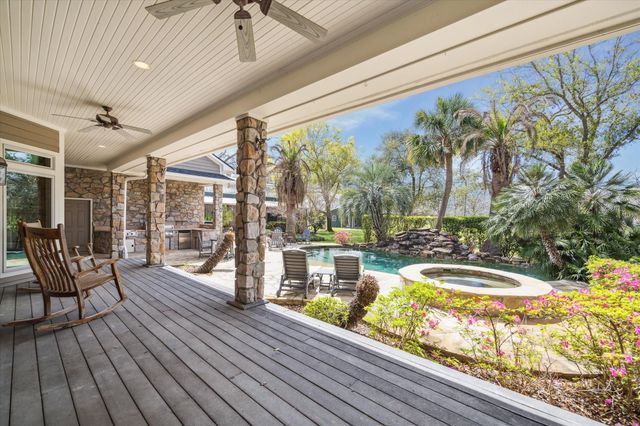 6111 Creekview Drive, Sugar Land, TX 77479