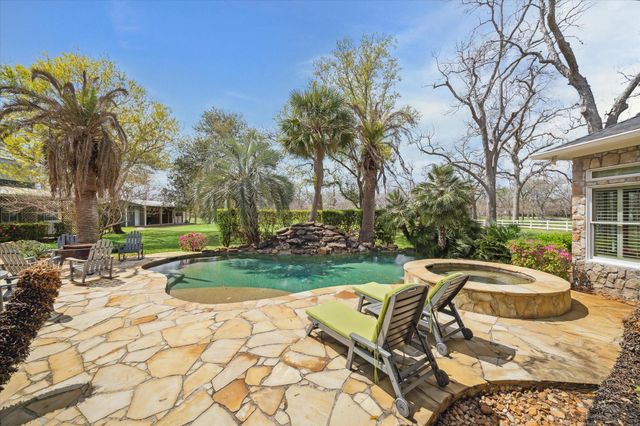 6111 Creekview Drive, Sugar Land, TX 77479