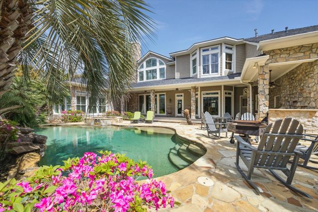 6111 Creekview Drive, Sugar Land, TX 77479