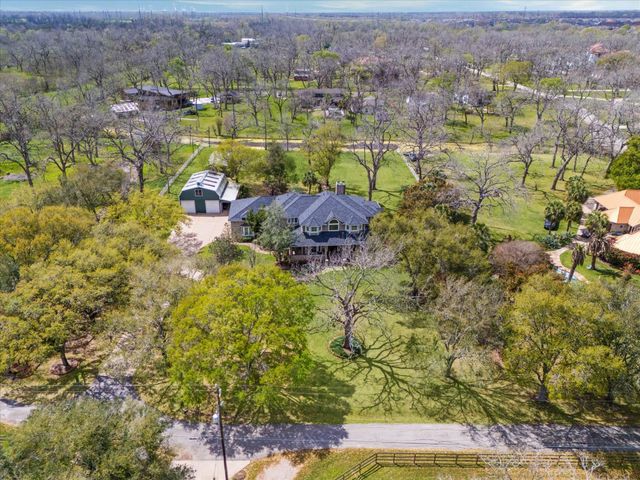 6111 Creekview Drive, Sugar Land, TX 77479