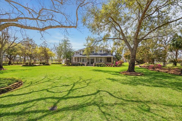 6111 Creekview Drive, Sugar Land, TX 77479