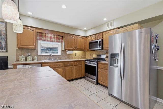 30 Glen Eagles Rd, Washington Twp., NJ 07882