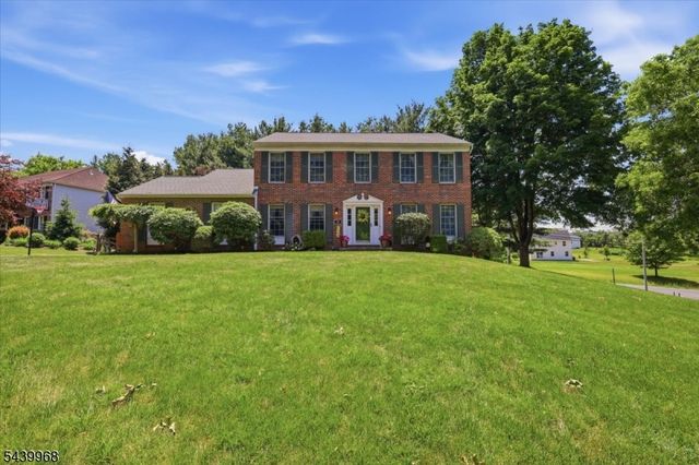 30 Glen Eagles Rd, Washington Twp., NJ 07882