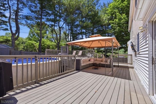 30 Glen Eagles Rd, Washington Twp., NJ 07882