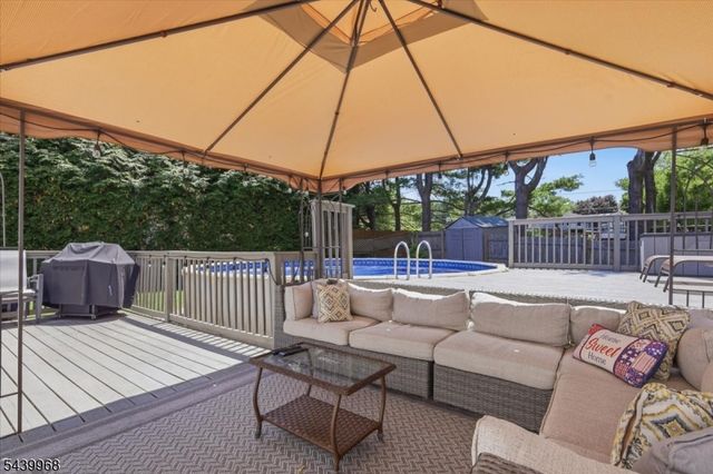 30 Glen Eagles Rd, Washington Twp., NJ 07882