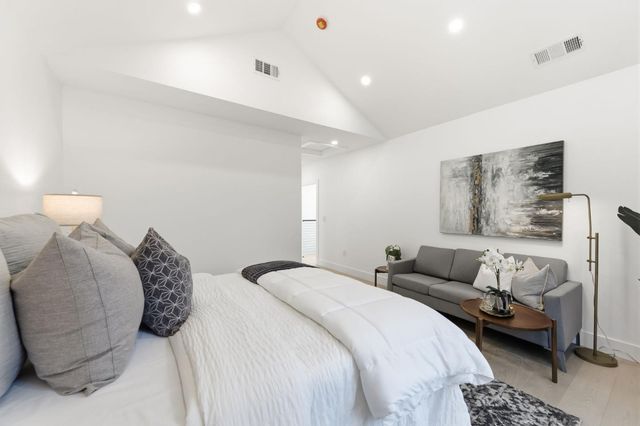 1748 Crane Avenue, Mountain View, CA 94040