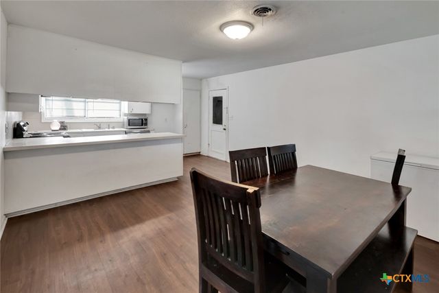 2307 E Airline Road, Victoria, TX 77901