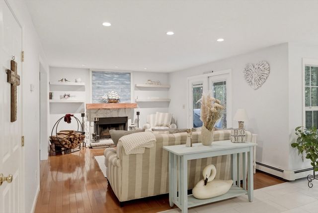 12 Alpine Run Rd, Kingston, MA 02364