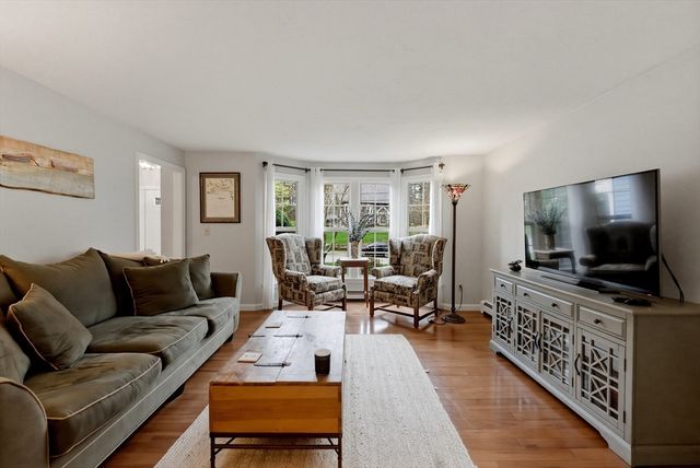 12 Alpine Run Rd, Kingston, MA 02364