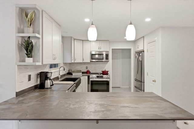 12 Alpine Run Rd, Kingston, MA 02364