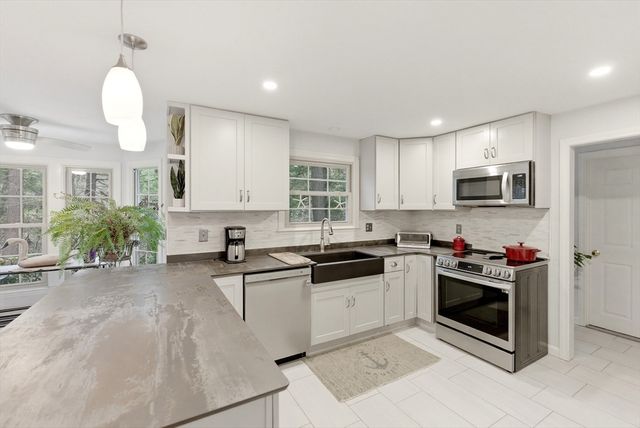 12 Alpine Run Rd, Kingston, MA 02364