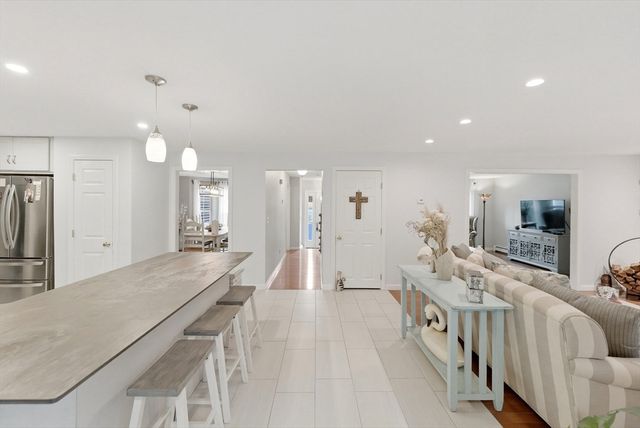 12 Alpine Run Rd, Kingston, MA 02364