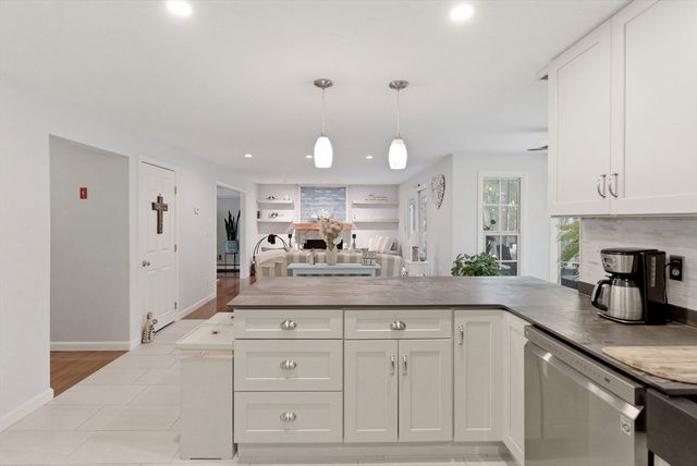 12 Alpine Run Rd, Kingston, MA 02364