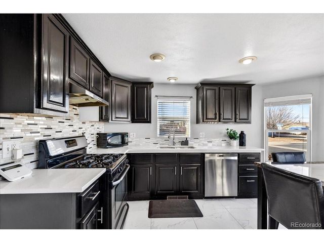 689 Willow Dr, Brighton, CO 80603