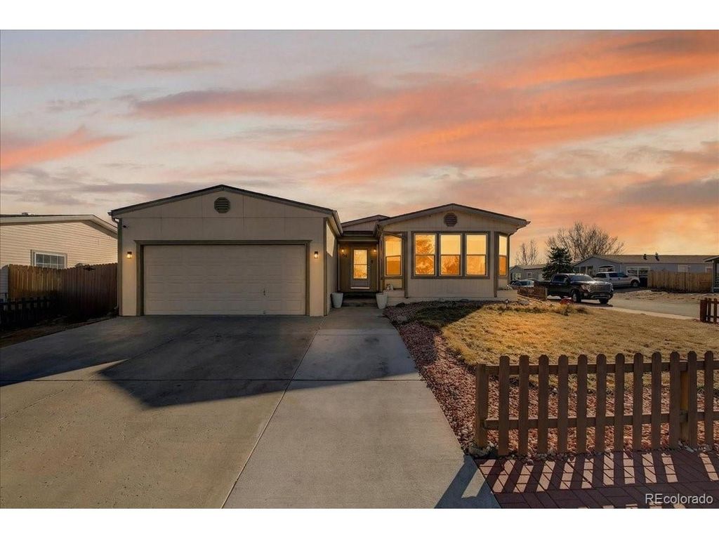 689 Willow Dr, Brighton, CO 80603