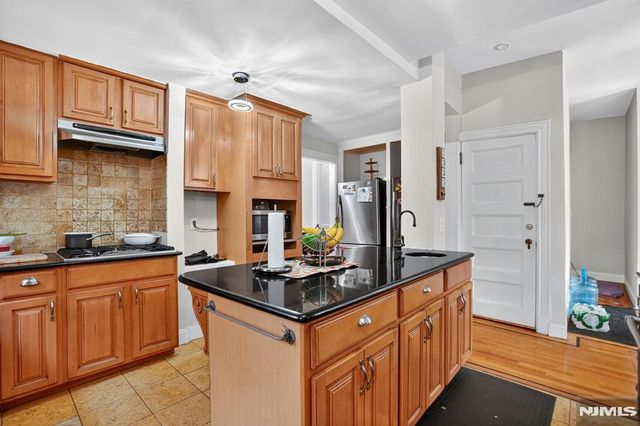 285 Maple Street, Englewood, NJ 07631