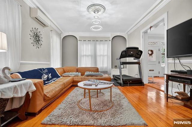 285 Maple Street, Englewood, NJ 07631